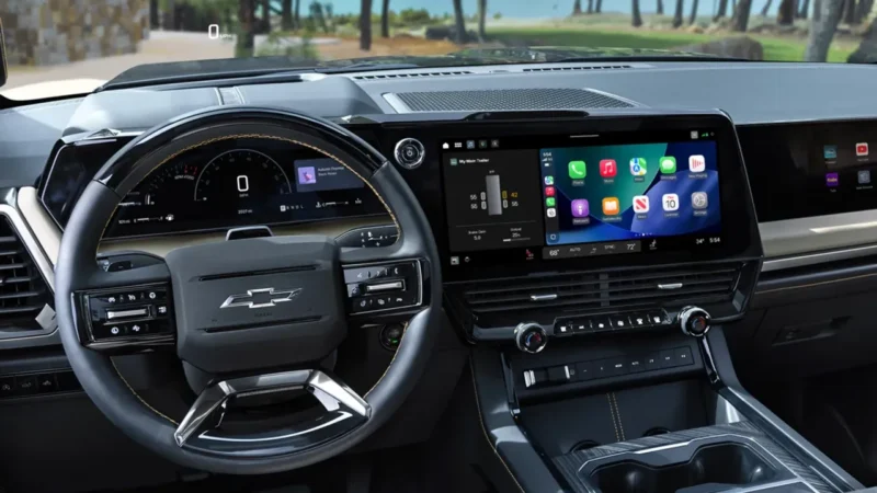 General Motors Geri Adım Attı: Android Auto ve Apple CarPlay Geri Dönüyor