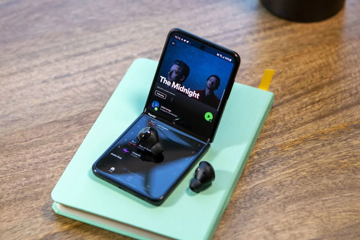Samsung, Galaxy Z Fold 3, Galaxy Z Flip 3, yazılım güncellemesi, güvenlik yaması